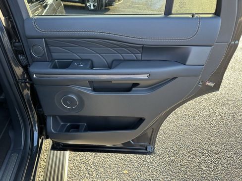 Used 2023 Ford Expedition Platinum image 22