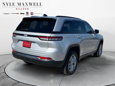 New 2025 Jeep Grand Cherokee Laredo image 16