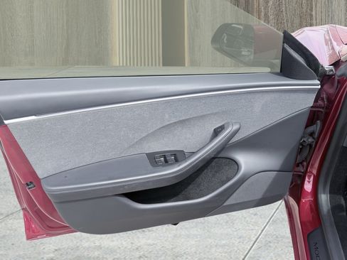Used 2025 Tesla Model 3 Long Range RWD image 17