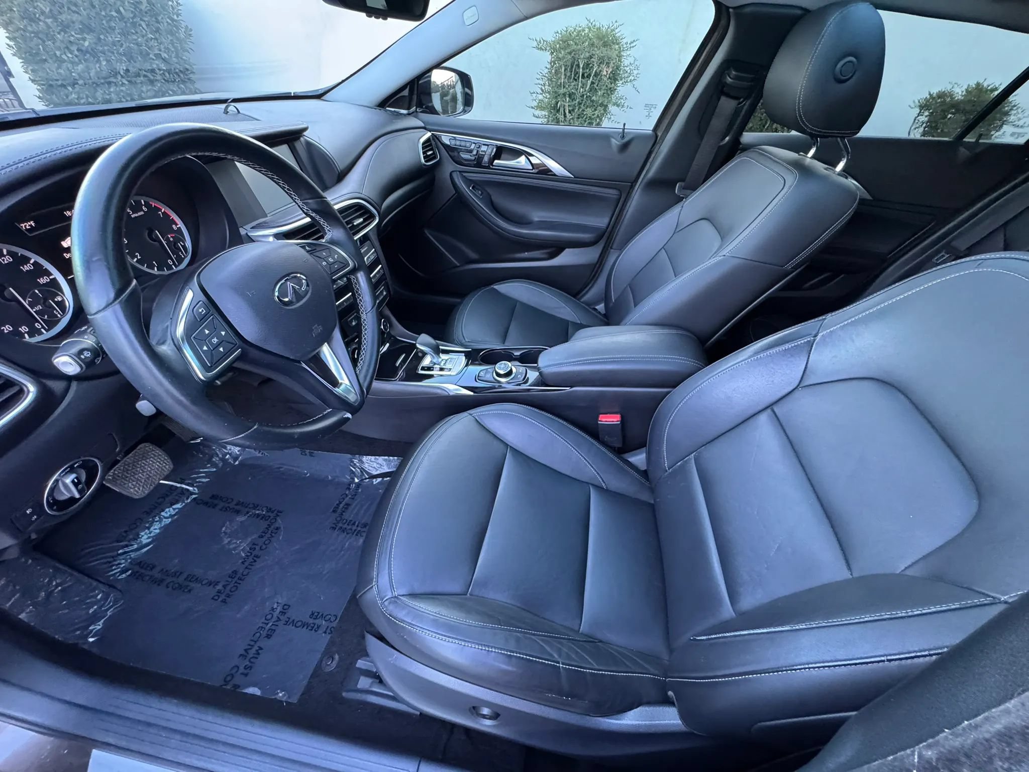 Used 2017 INFINITI QX30 Premium w/ Cargo Package FWD image 10