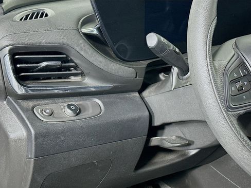 Used 2025 Buick Envista Preferred image 16