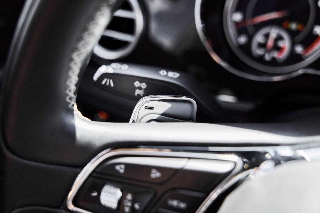 Used 2017 Bentley Bentayga AWD/4WD image 53