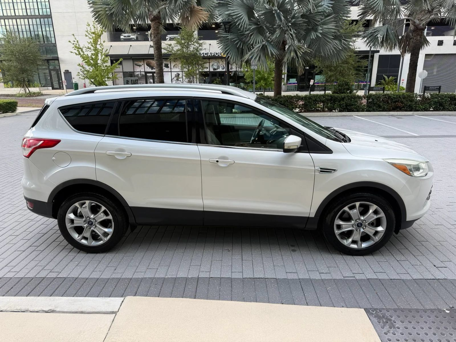 Used 2016 Ford Escape Titanium FWD image 4