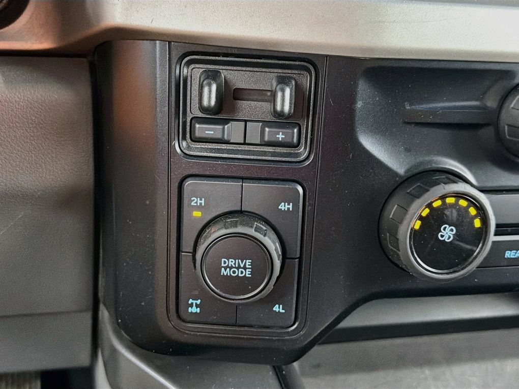 Used 2023 Ford F350 4x4 Crew Cab Super Duty image 22