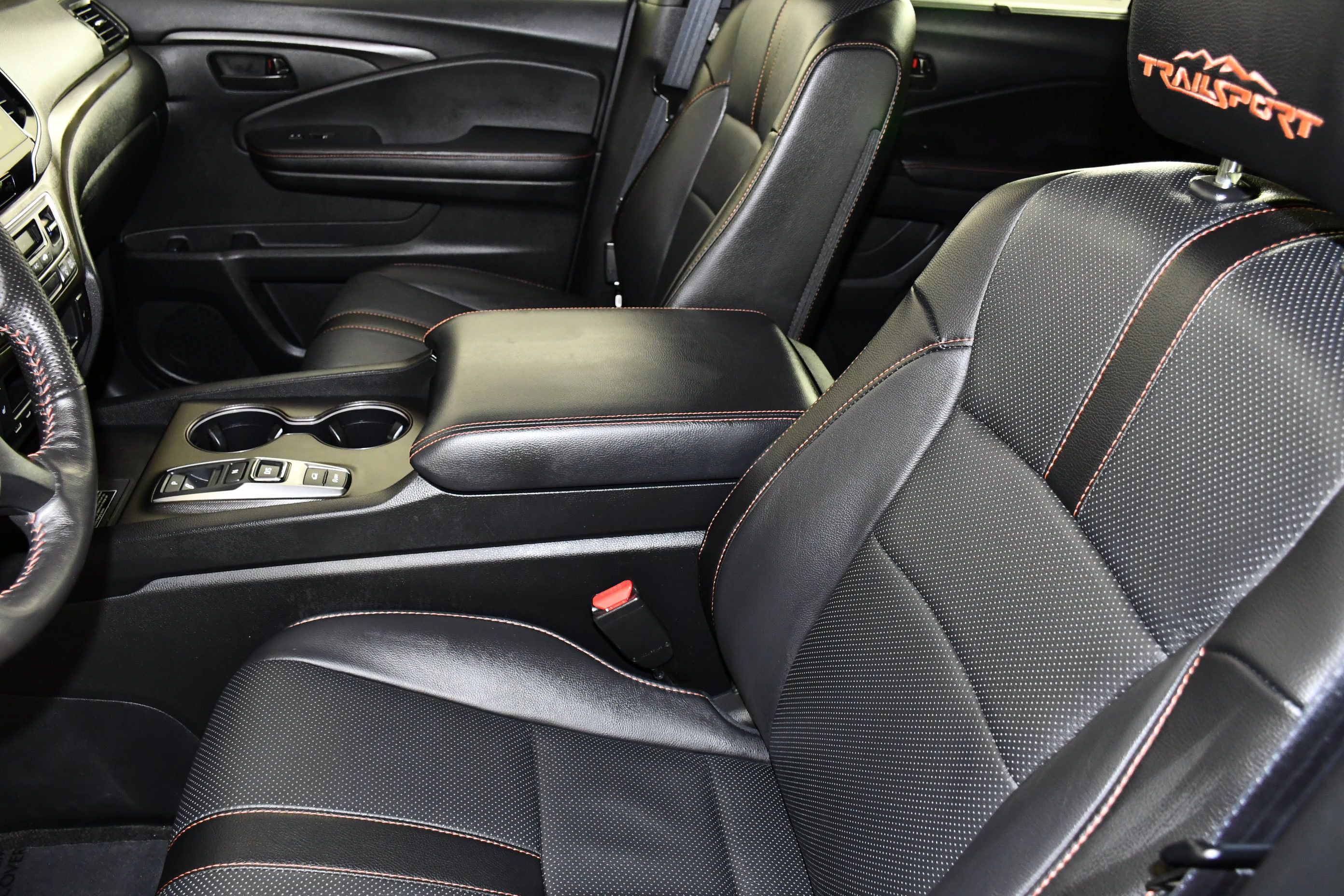 Certified 2025 Honda Passport TrailSport image 39