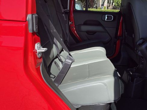 New 2025 Jeep Gladiator Mojave image 31