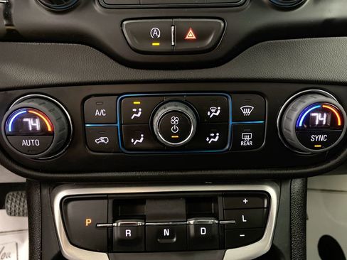 Used 2023 GMC Terrain SLT w/ Infotainment Package II AWD/4WD image 18