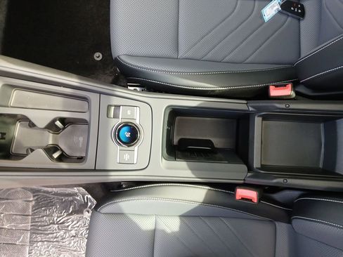 New 2025 Volkswagen Tiguan SE image 25