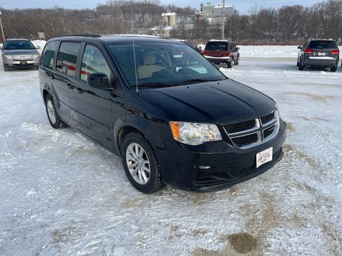 Used 2016 Dodge Grand Caravan SXT image 6
