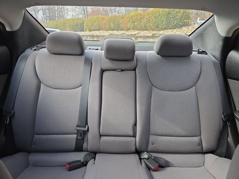 Used 2016 Hyundai Elantra SE image 24