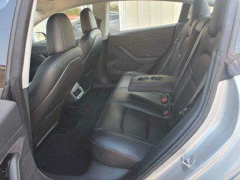 Used 2018 Tesla Model 3 Long Range RWD image 23