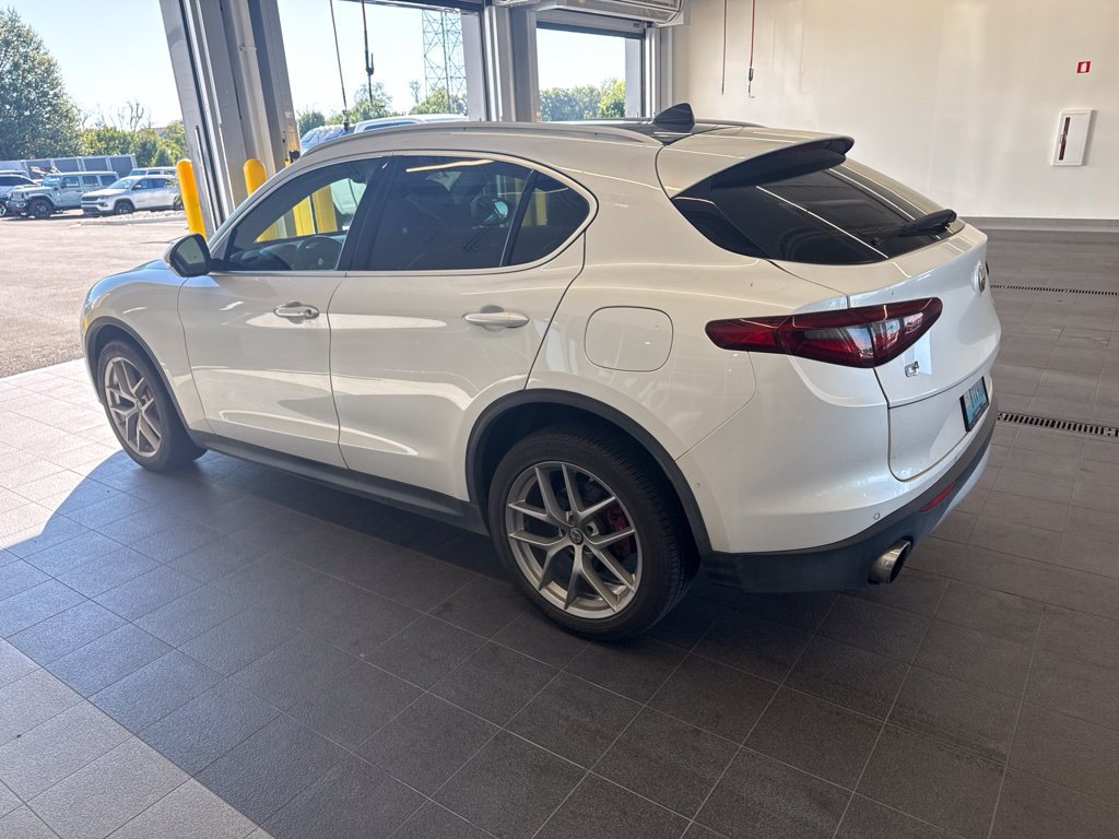 Used 2018 Alfa Romeo Stelvio Ti w/ TI Performance Package AWD/4WD image 4