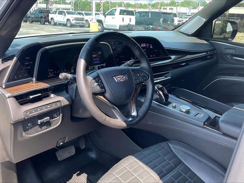 Used 2024 Cadillac Escalade Sport Platinum w/ LPO, ONYX Package AWD/4WD image 15