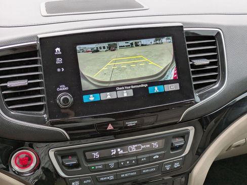 Used 2022 Honda Pilot Touring image 18