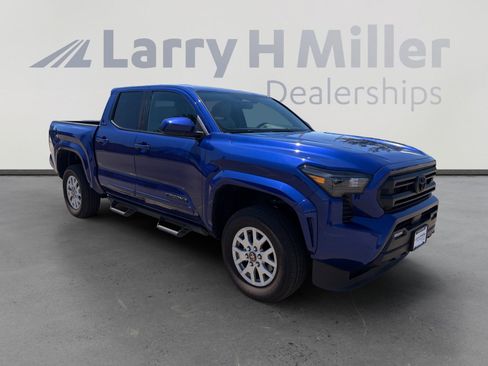 Used 2025 Toyota Tacoma SR5 AWD/4WD image 8