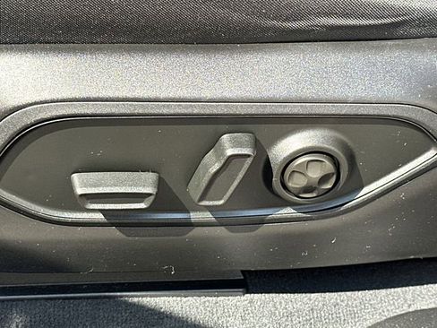 Used 2023 Jeep Grand Cherokee L Laredo image 38