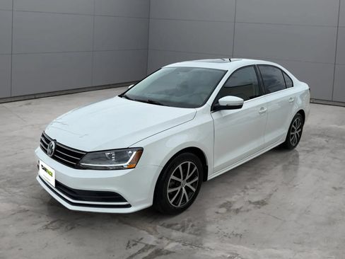 Used 2017 Volkswagen Jetta SE FWD image 6
