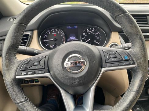 Used 2019 Nissan Rogue SL w/ Premium Package image 18