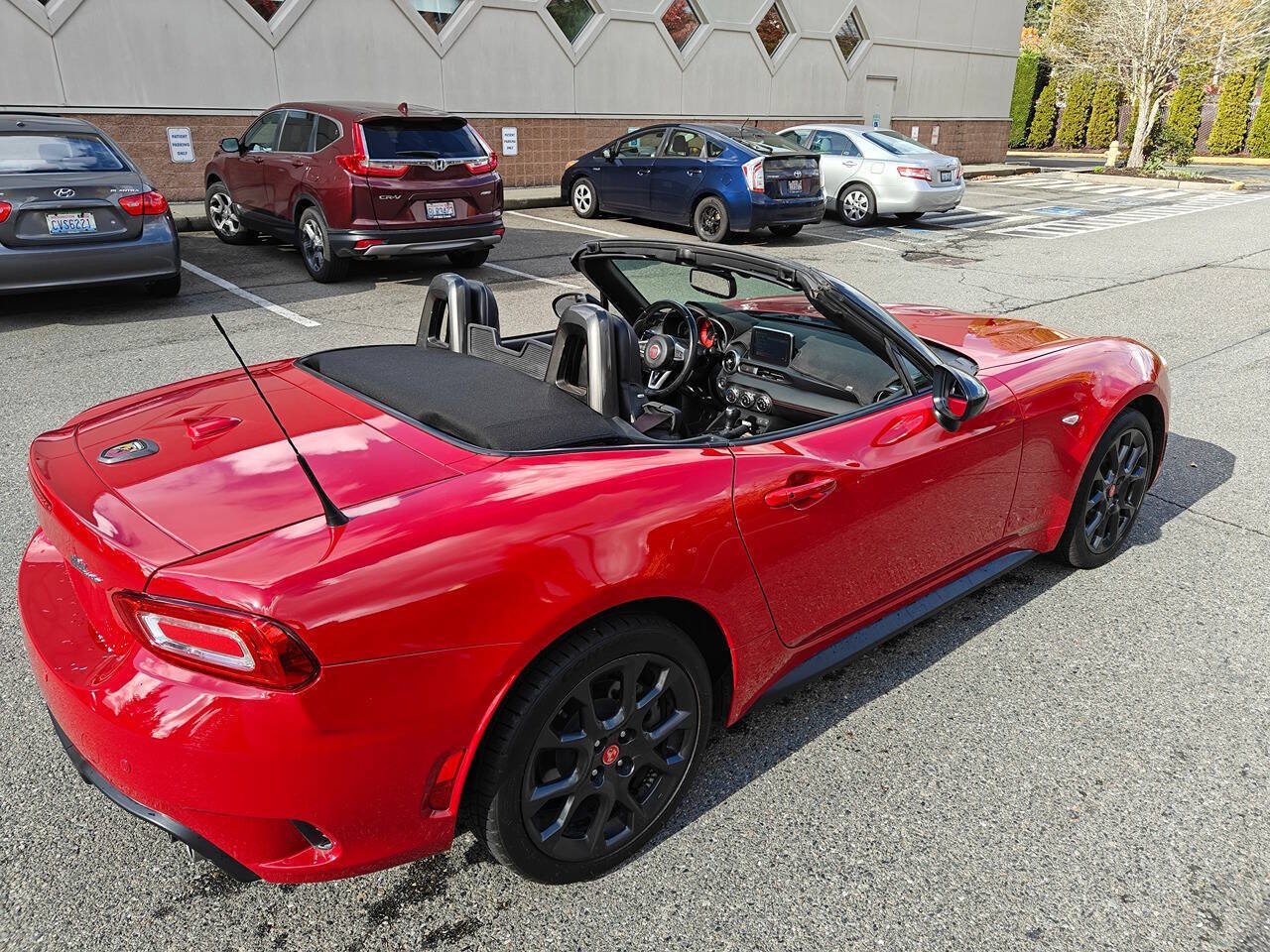 Used 2018 FIAT 124 Spider Abarth w/ Convenience Group RWD image 14