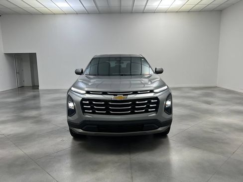 Used 2026 Chevrolet Equinox LT FWD image 3