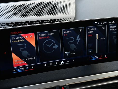 Certified 2025 BMW iX xDrive50 w/ Premium Package AWD/4WD image 32