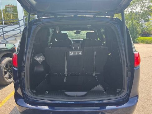 Used 2019 Chrysler Pacifica Touring Plus w/ Advanced Safetytec Group FWD image 7