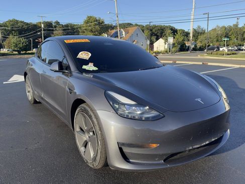 Used 2023 Tesla Model 3 Standard Range RWD image 3