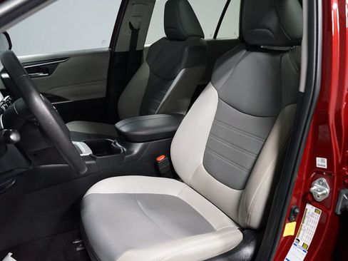 Certified 2022 Toyota RAV4 XLE Premium AWD/4WD image 26