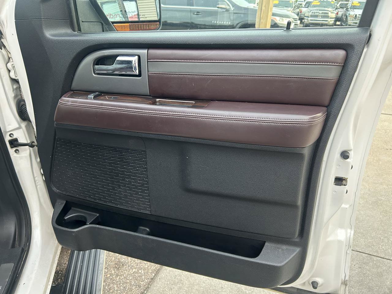 Used 2015 Ford Expedition Platinum AWD/4WD image 17