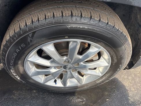 Used 2016 Jeep Cherokee Limited image 9