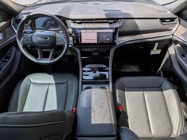 New 2026 Jeep Grand Cherokee Limited w/ Limited Altitude Package AWD/4WD image 15
