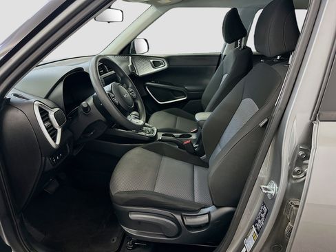 Used 2025 Kia Soul LX w/ LX Technology Package image 13