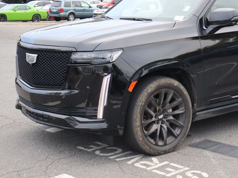 Used 2023 Cadillac Escalade ESV Sport w/ LPO, ONYX Package AWD/4WD image 17