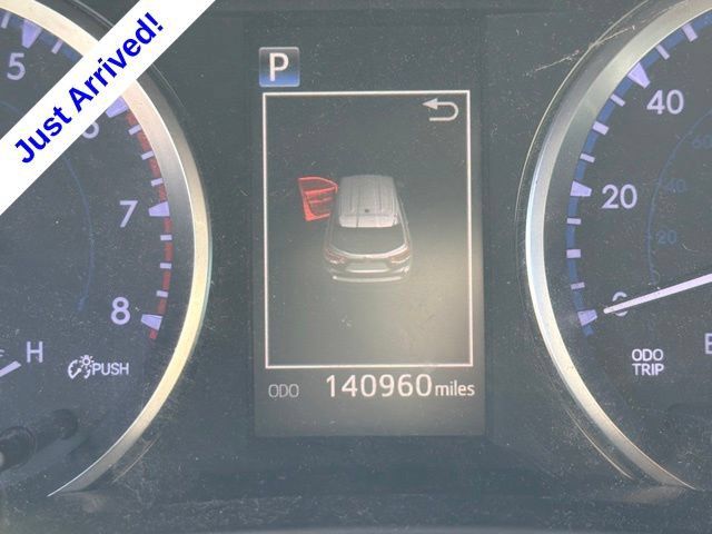 Used 2018 Toyota Highlander LE FWD image 29
