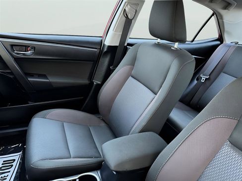 Used 2018 Toyota Corolla LE FWD image 12