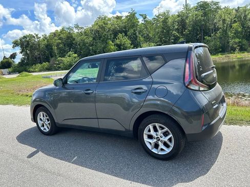 Used 2023 Kia Soul LX w/ Option Group 015 FWD image 4