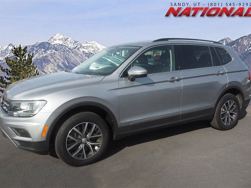 Used 2020 Volkswagen Tiguan SE image 1