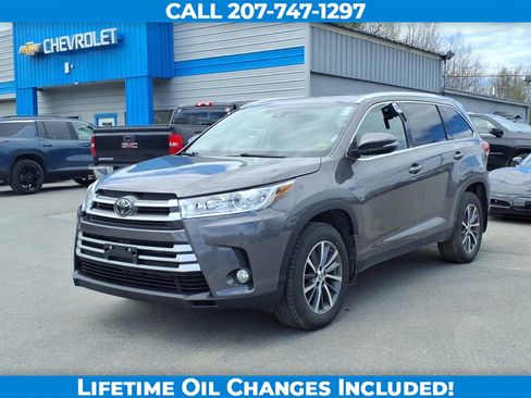 Used 2019 Toyota Highlander XLE AWD/4WD image 1