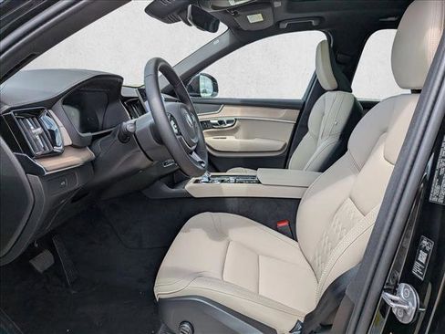 New 2026 Volvo XC90 B5 Core image 4