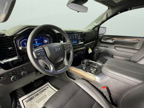 Used 2024 Chevrolet Silverado 1500 LT Trail Boss w/ LT Trail Boss Premium Package AWD/4WD image 18
