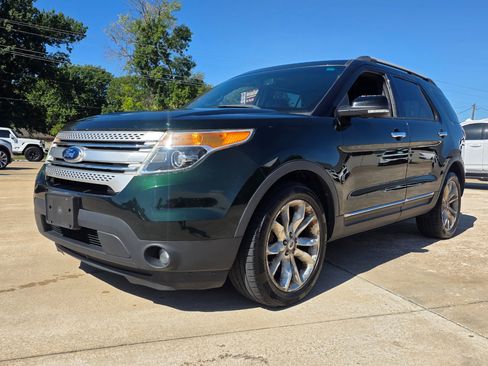 Used 2013 Ford Explorer XLT image 2