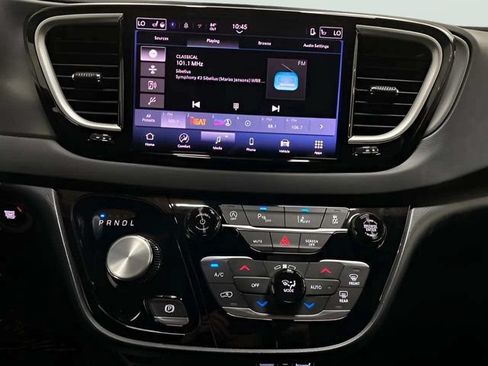 Used 2025 Chrysler Pacifica Select FWD image 38