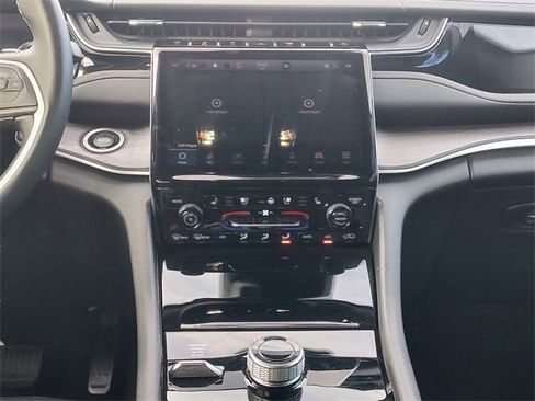 Used 2022 Jeep Grand Cherokee L Limited w/ Luxury Tech Group II image 16