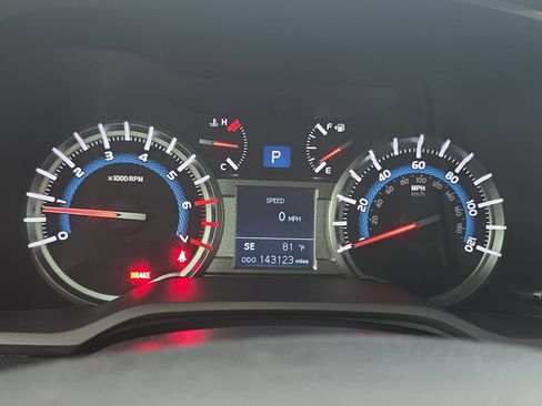 Used 2018 Toyota 4Runner TRD Off-Road Premium AWD/4WD image 18