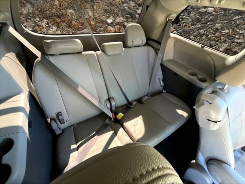 Used 2018 Toyota Sienna XLE w/ XLE Navigation Package image 26