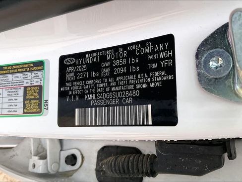 Used 2025 Hyundai Elantra SEL FWD image 35
