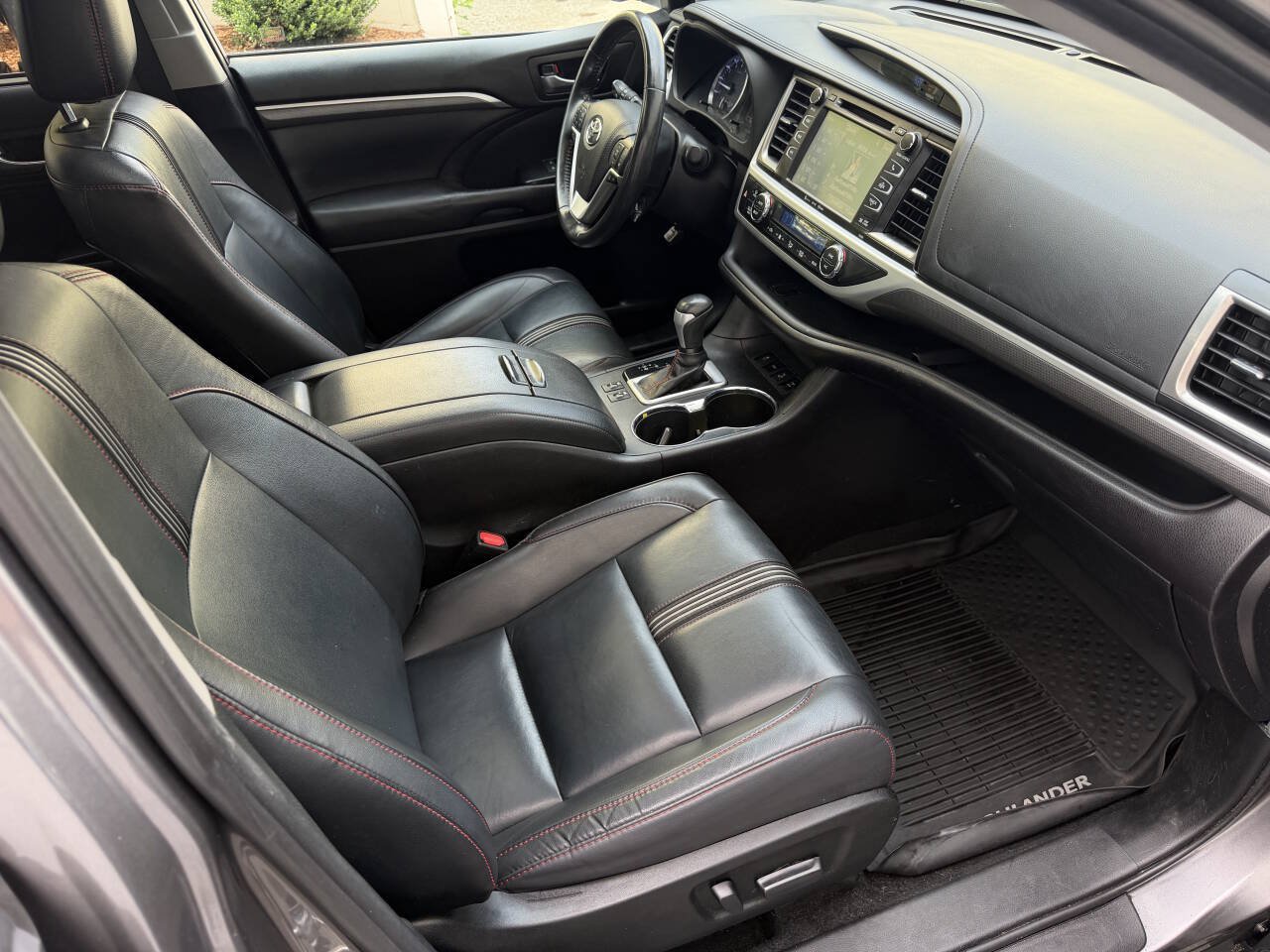 Used 2019 Toyota Highlander SE AWD/4WD image 16