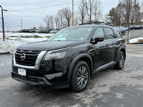Used 2024 Nissan Pathfinder SV w/ SV Premium Package image 3