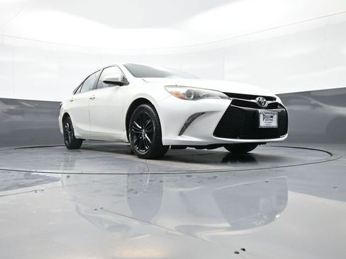 Used 2015 Toyota Camry SE image 26