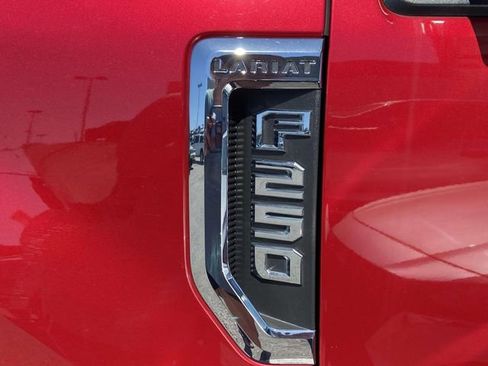 Used 2021 Ford F250 Lariat w/ FX4 Off-Road Package AWD/4WD image 5